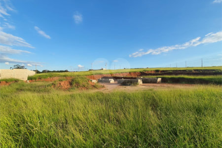 Terreno contendo 1.000,00 m² de área total.