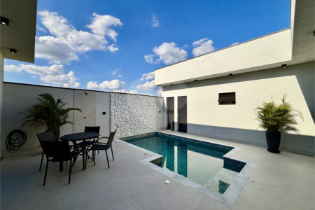Indaiatuba - Sp - Condominio Maria Candida - R$ 2.250.000,00 - 3 suítes, sendo 1 master com closet e banheiro com duas cubas e dois chuveiros - Escritório - Piscina em Alvenaria aquecida e Hidro com Iluminação - Ar Condicionado instalado em todos os quartos, escritorio, sala e area gourmet