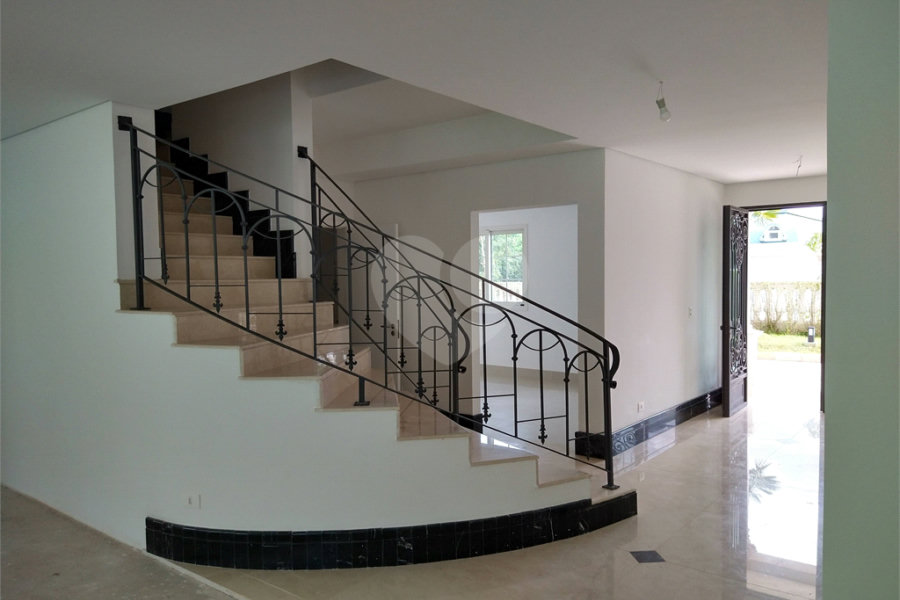 Condomínio de casas de alto padrão em estilo Neoclássico Francês