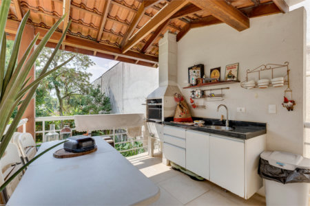 Sobrado à venda com 5 quartos, sendo 3 suítes, em Alto da Boa Vista, São Paulo, SP