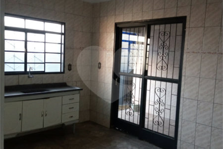 Sobrado com 5 dormitórios.