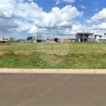 Lote à Venda em São Carlos, no Condomínio Villeneuve I