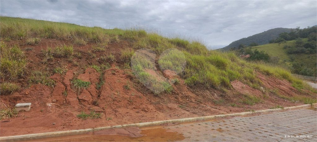 Terrenos de 300 metros em condomínio fechado e prontos para construir na região de Atibaia