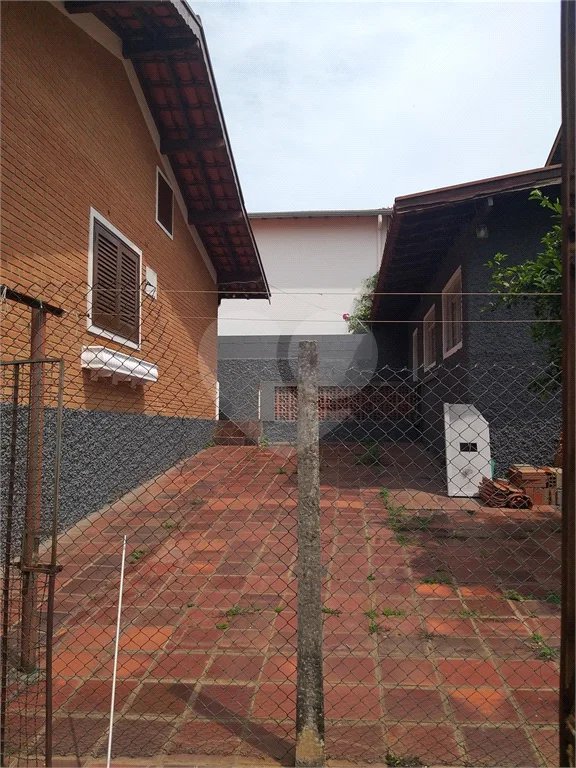 Casa à venda com 4 quartos, sendo 1 suíte,  no Centro, Vinhedo, SP