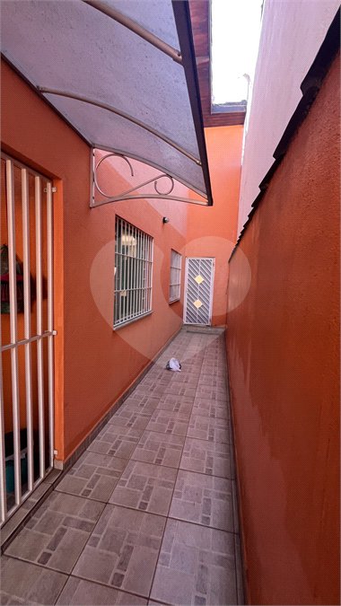 Sobrado a Venda com 3 dormitórios em Atibaia