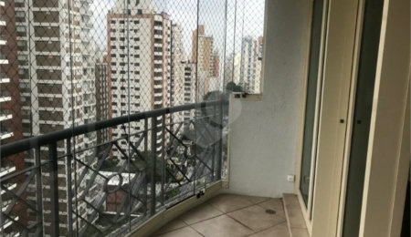 Apartamento à venda ou para alugar com 2 suítes em Moema, São Paulo, SP