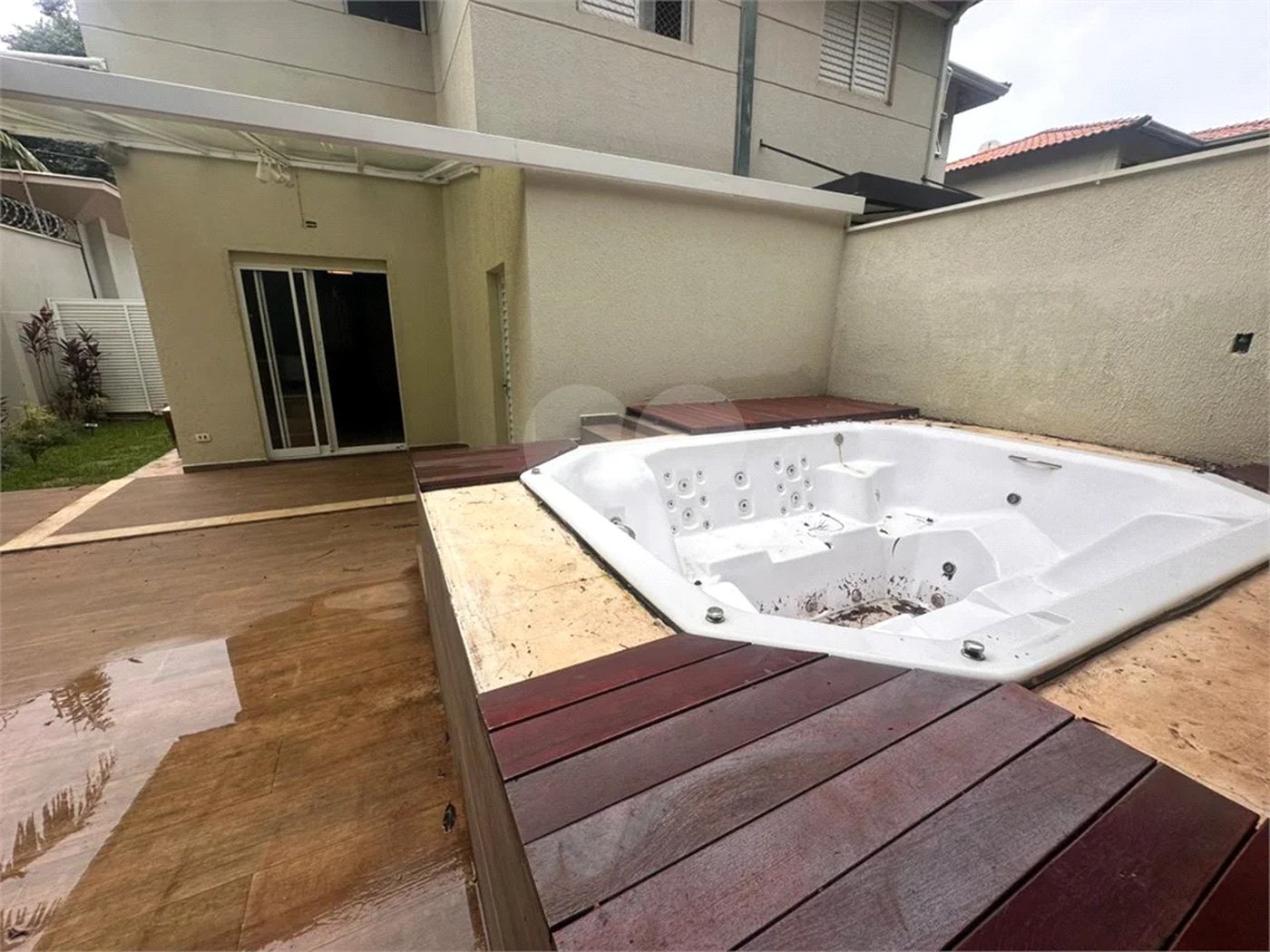Casa de Condomínio com 3 Quartos e 2 banheiros à Venda, 311 m² por R$ 750.000