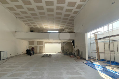 Indaiatuba - Galpão em frente ao Hospital Indaiatuba - Av Fábio Ferraz Bicudo - Locação - R$ 26.800,00 - Lote 360 metros - Área construída 375 metros - 05 vagas - 04 banheiros - 02 copas - finalizando acabamento.