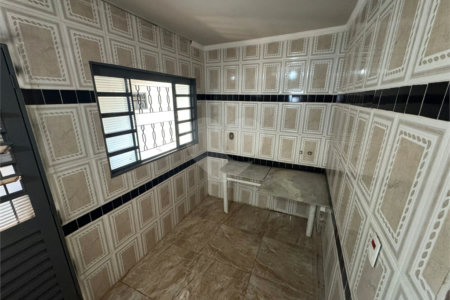Casa á venda, com 2 Dormitórios e Edícula, em São Carlos-SP.