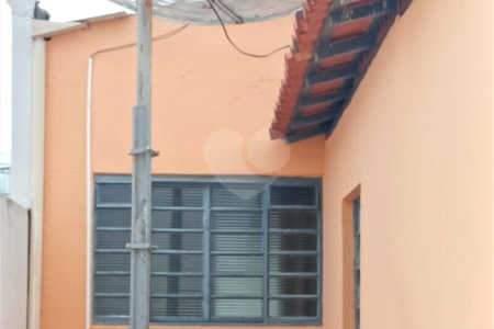 Casa térrea e espaçosa no centro da cidade por apenas R$370.000,00!!! Vamos agendar uma visita?