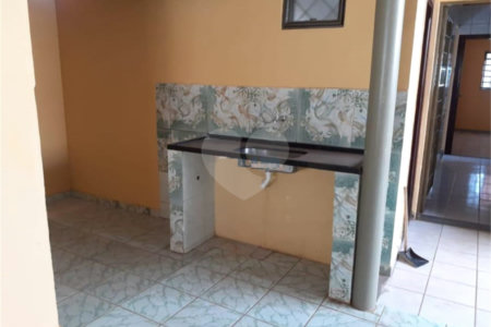 Casa Térrea com 2 dormitórios.