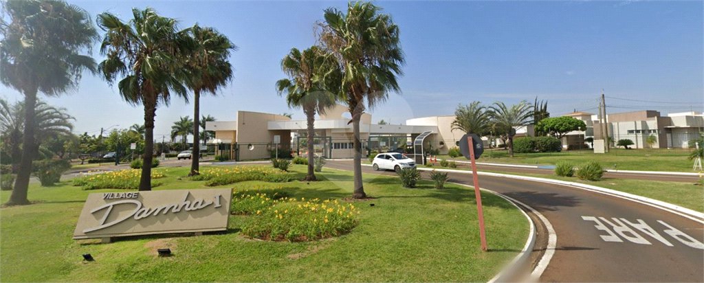 Vende-se terreno no Village Damha em Araraquara