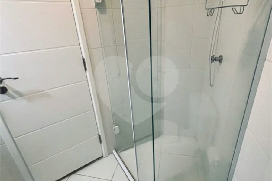 Casa para alugar com 4 quartos, sendo 2 suítes, no condomínio Floradas da Serra, São Paulo - SP