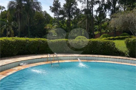 Casa à venda, 742 m², com piscina, 5 suítes, em Embu das Artes