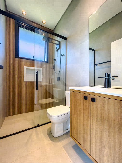 Indaiatuba - Quintas da Terracota - 1252 m² de terreno - casa térrea com 514 m² de área construída -3 vagas de garagem cobertas e 3 descobertas Lavabo - Sala de estar e jantar amplas e integradas - Escritório privativo - Cozinha toda equipada com geladeira, forno, micro-ondas, lava-louças,