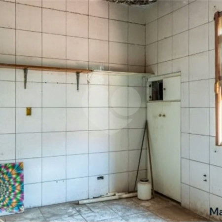 Casa em processo de reforma, com 208m², 2 dormitórios, 8 vagas, à venda no Tatuapé.