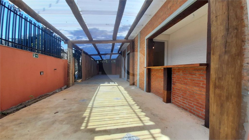 EXCELENTE CASA COMERCIAL EM ESQUINA, OPORTUNA E MAIS QUE ESPECIAL. Venha Conferir.