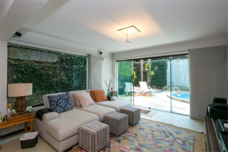 Casa à venda 360 m² 3 quartos, 2 suítes, e 2 vagas. Na melhor rua do Brooklin Velho