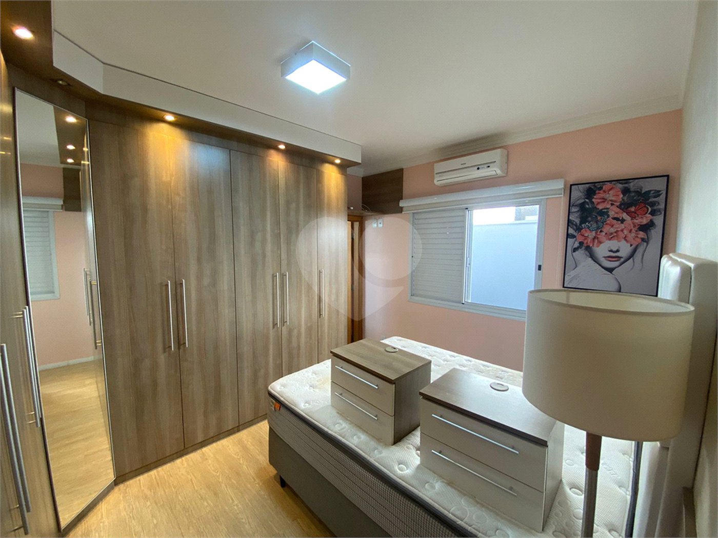 Casa térrea com piscina para venda no Condomínio Quebec.