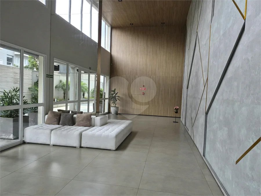 Oportunidade na Vila Leopoldina!! Apartamento com dois dormitórios, sendo uma suíte, dois banheiros, e com duas vagas.