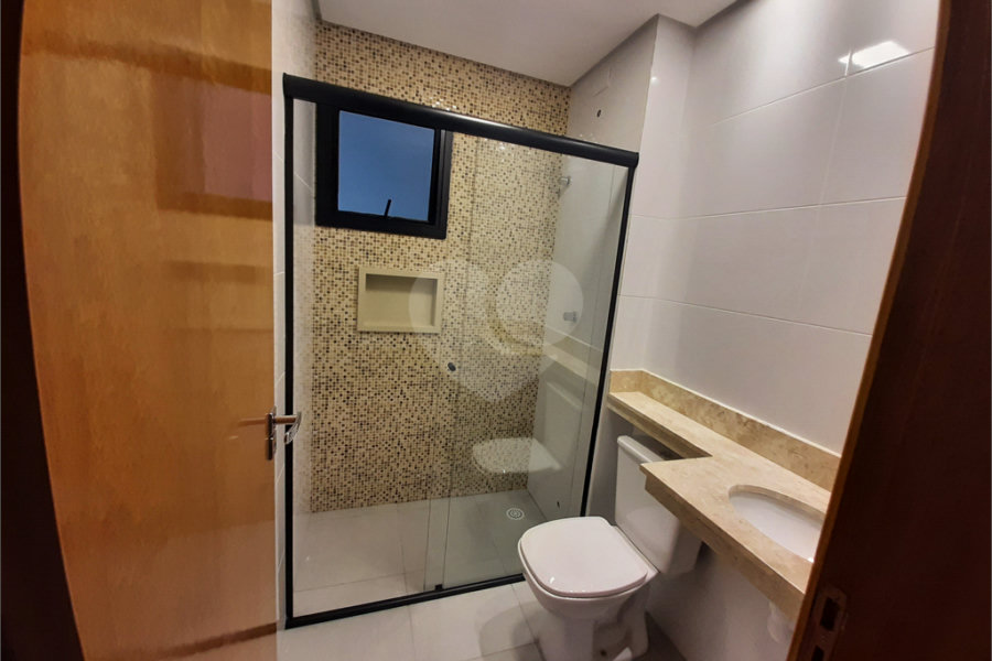 Apartamento com 37m2, 2 quartos, banheiro, sala, cozinha, quintal e 1 vaga de GARAGEM