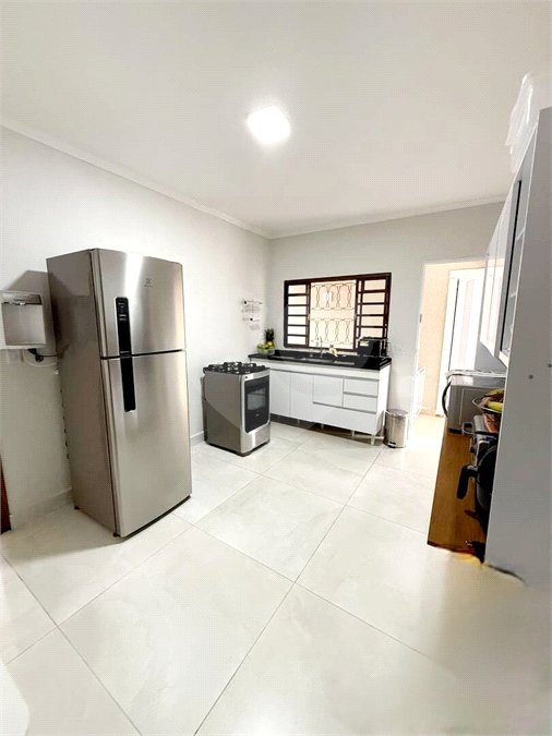 Casa térrea para venda com 02 dormitórios e 02 vagas de garagem em Atibaia
