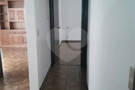 Linda casa para venda / Locação em bairro nobre