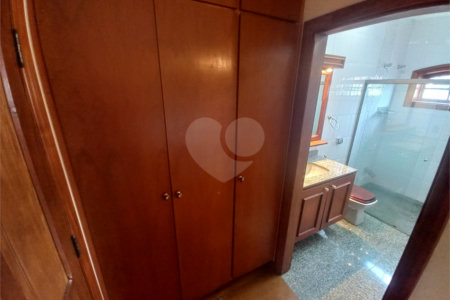 Sobrado no Condomínio Faber 1