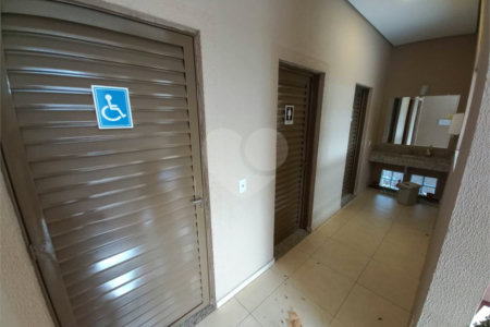 Apartamento no Condomínio Mont Vernon .