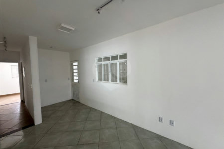 Casa á venda, com 03 Dormitórios, no Bairro Parque Primavera em São Carlos.