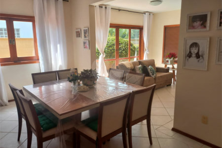 Casa à venda com 4 quartos, sendo 2 suítes,  em Villaggio Capríccio, Louveira, SP