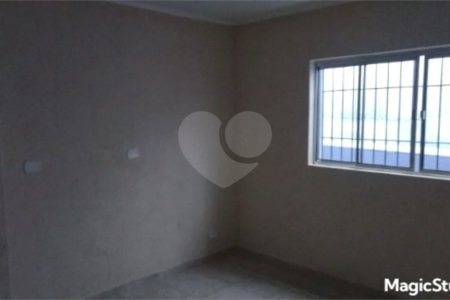 4 casas independentes em terreno de 245m² , à venda no Jardim Soares em Guainazes.