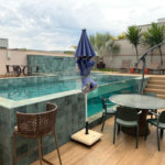 Casa de alto padrão em condomínio exclusivo com 4 suítes