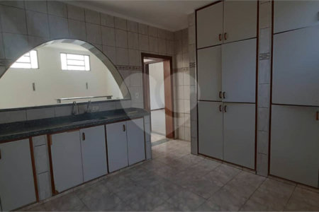 Casa térrea para venda, com 3 dormitórios, sendo 1 suíte.