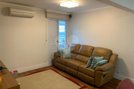 Apartamento à venda na Chácara Santo Antônio, 4 quartos