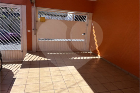 Sobrado a Venda com 3 dormitórios em Atibaia