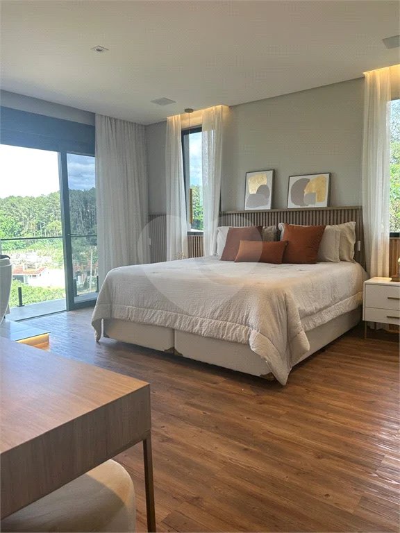 Belíssima Casa à venda com 453m², 4 suítes e 5 vagas de garagem em Atibaia!!!!