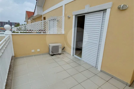 Sobrado á venda com 102m²- Vila Bertioga.