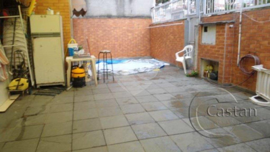 Casa térrea com salas comerciais em anexo à venda na região da Moóca