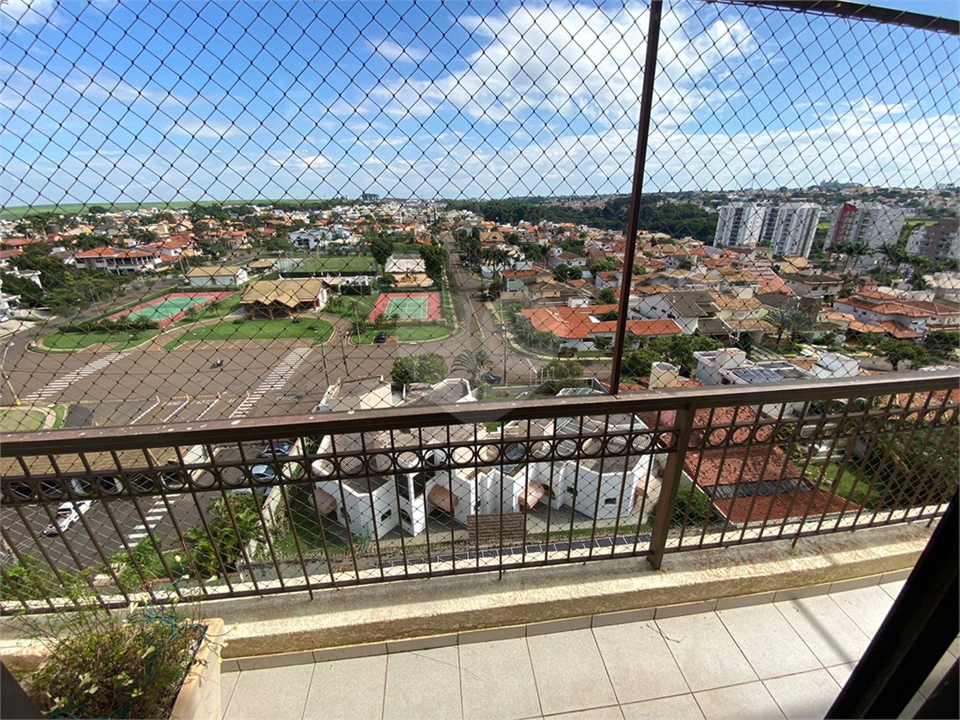 Apartamento Duplex no Condomínio Giardino de Rovello