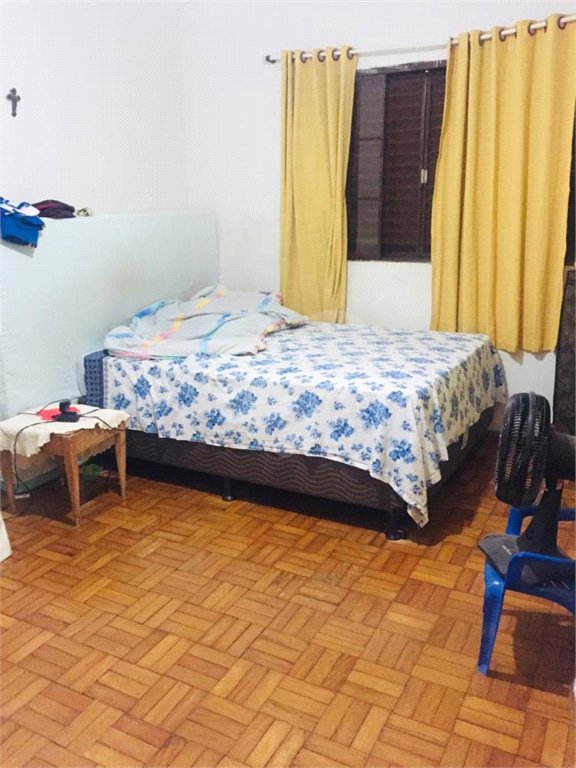 Casa térrea no Jardim Bandeirantes.