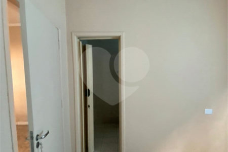 Casa Térrea com 3 dormitórios, sendo 2 suítes.