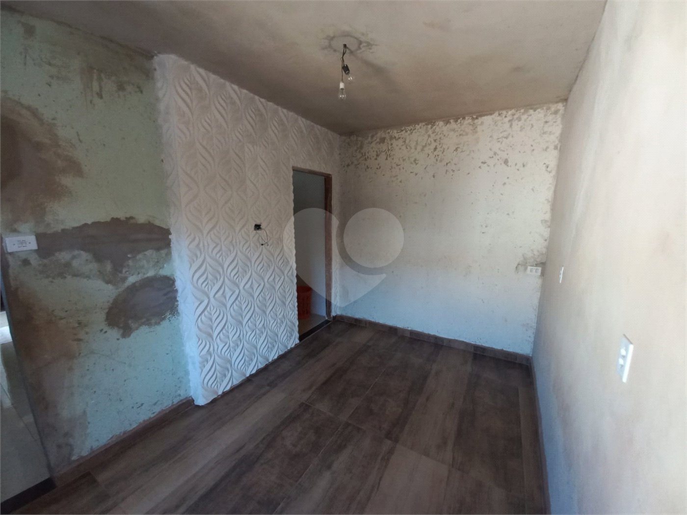 Casa térrea com 2 dormitórios.