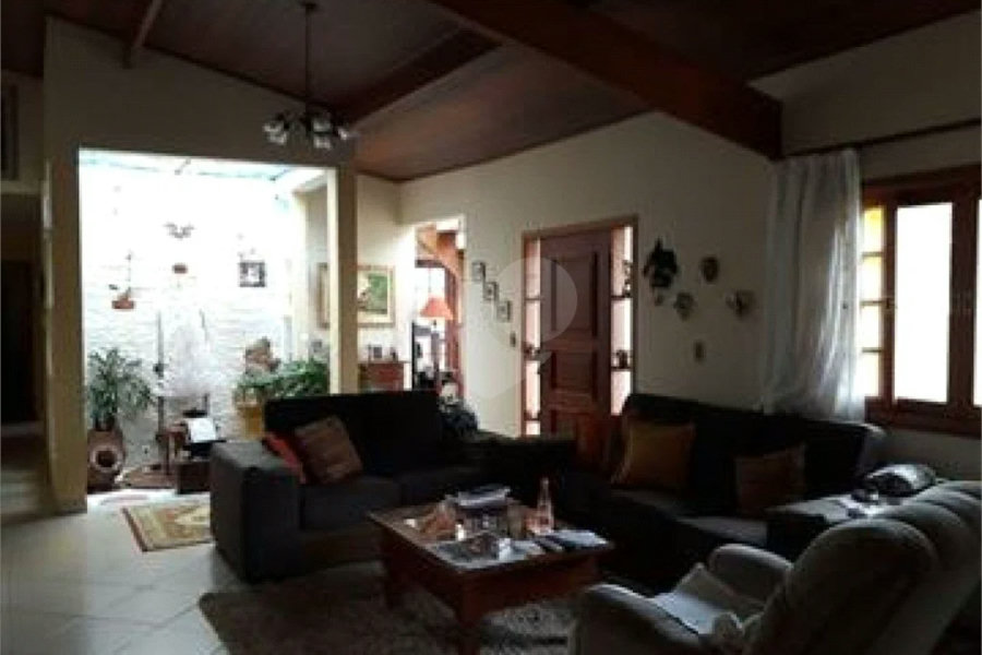Casa à venda com 3 suítes em Estância Santa Maria do Laranjal, Atibaia, SP