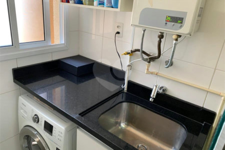 Apartamento de 70m2 com 3 dorms, 2 banheiros, 1 suíte, 1 vaga. Estuda permuta.