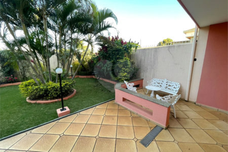 Excelente casa no Parque Santa Marta.