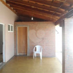 Casa Térrea com dormitórios, sendo 2 suítes.