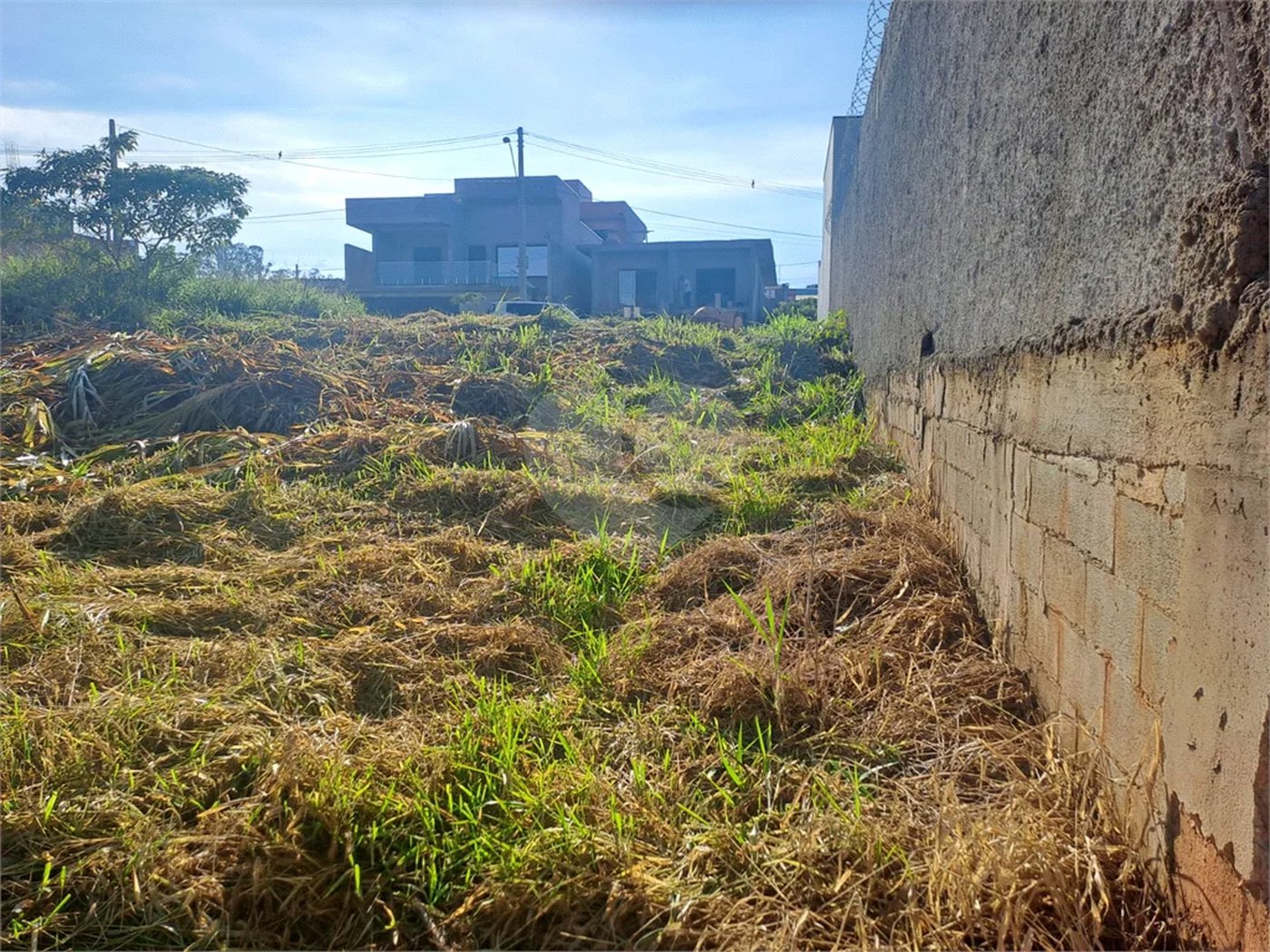 Terreno de 274 metros - Próximo ao Centro de Louveira