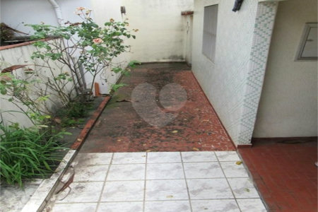 Excelente sobrado com terraço e jardim, 3 dormitórios 1 suíte.