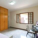 Casa com 3 dormitórios sendo 3 suítes com 03 vagas de garagem.